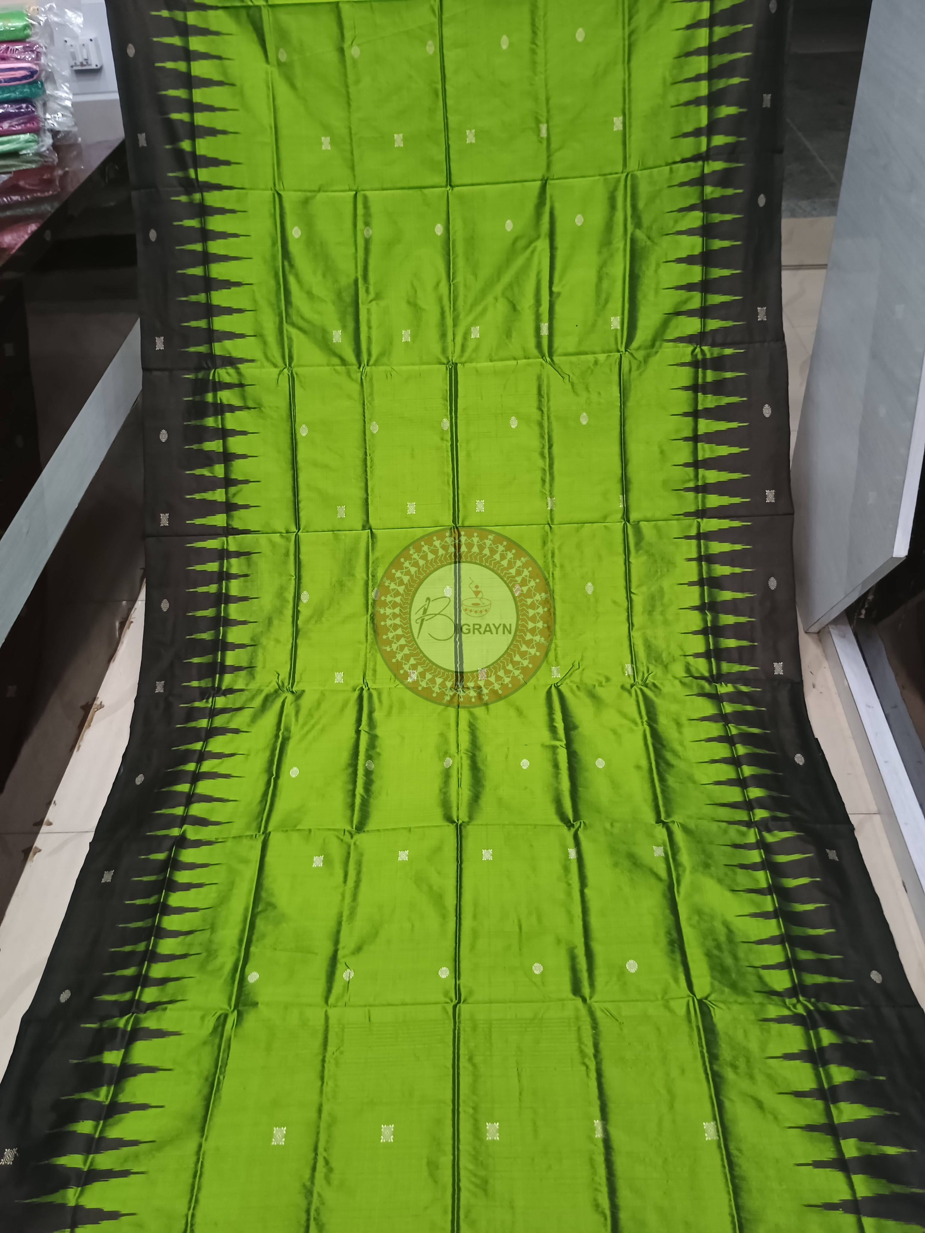 Green Black Flower Design Plain Border Bomkai Silk Saree