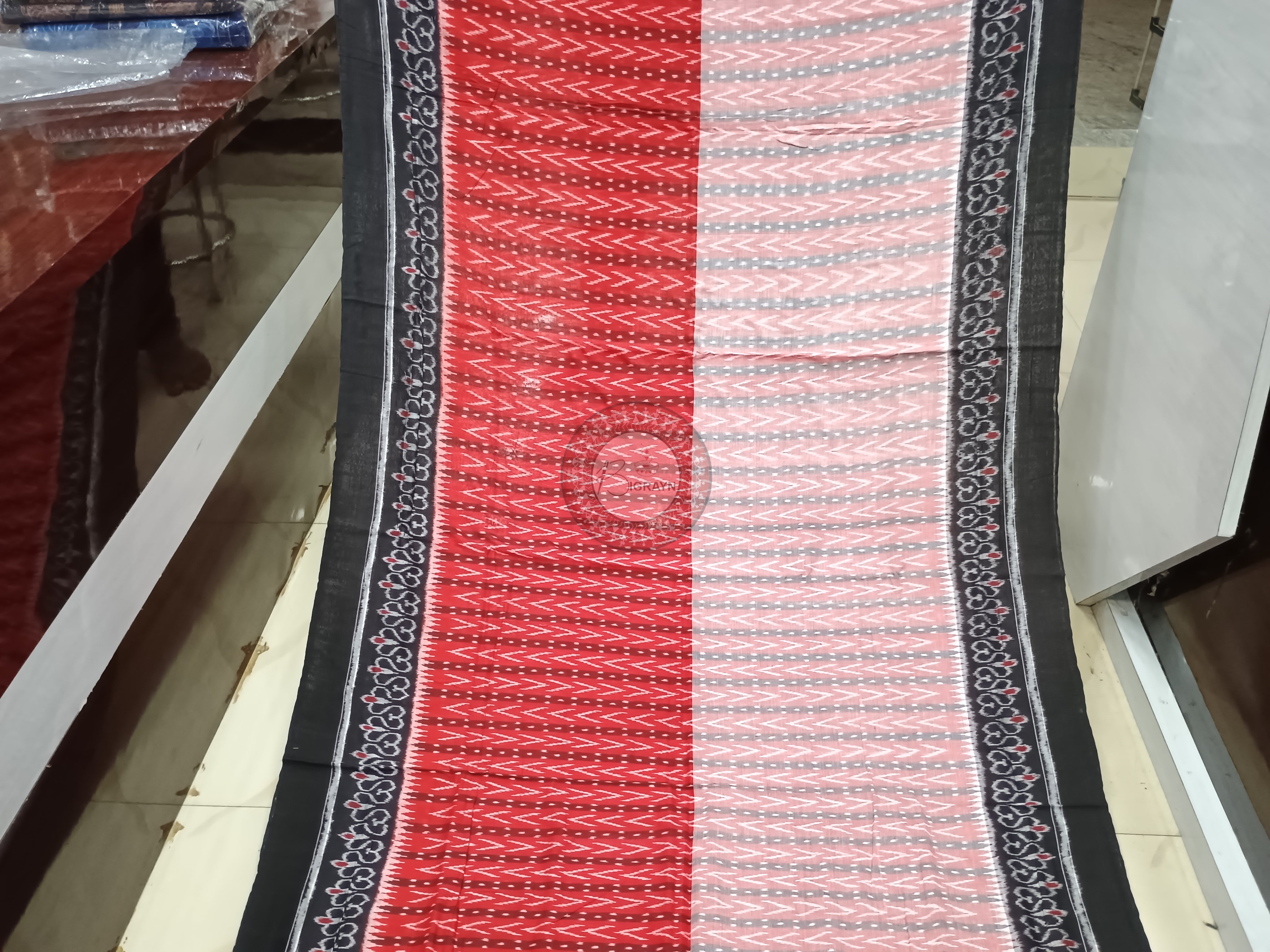 Red Off White Half Half design Odisha Handloom Sambalpuri Cotton Saree