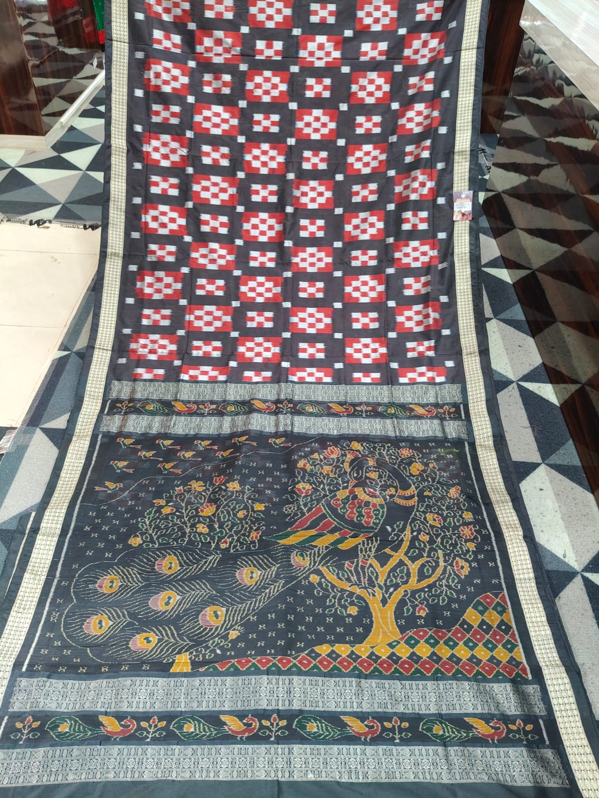 Black Maroon Body Pasapali Odisha Handloom Sambalpuri Silk Saree