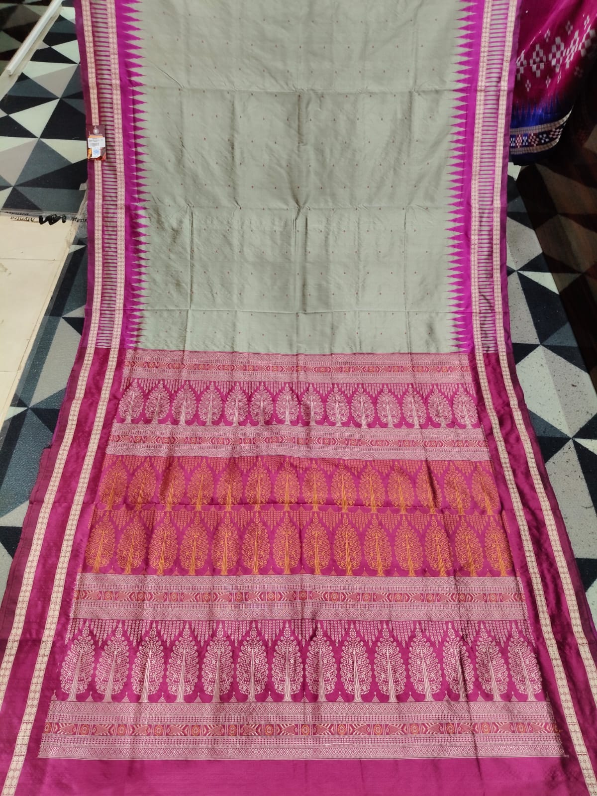 Grey Magenta Mini Buti Bomkai Silk Saree