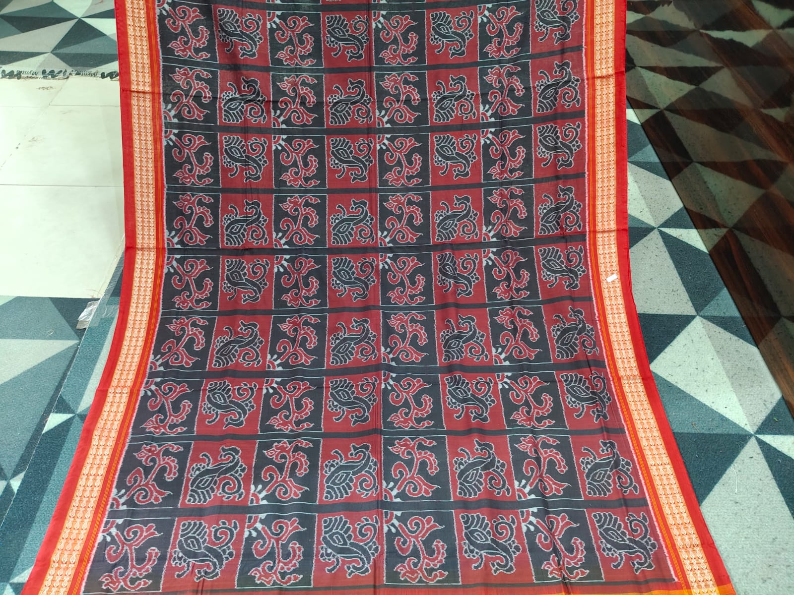 Black Maroon Red Sankha Lata Design Sambalpuri Cotton Saree