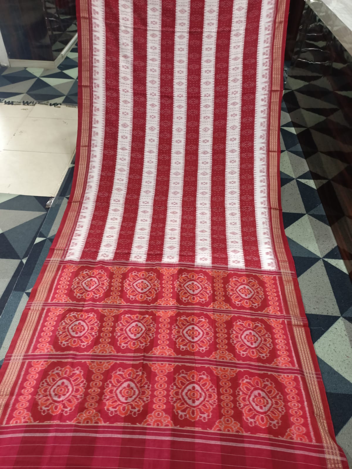 White Red Pasapali Design Khandua Cotton Saree