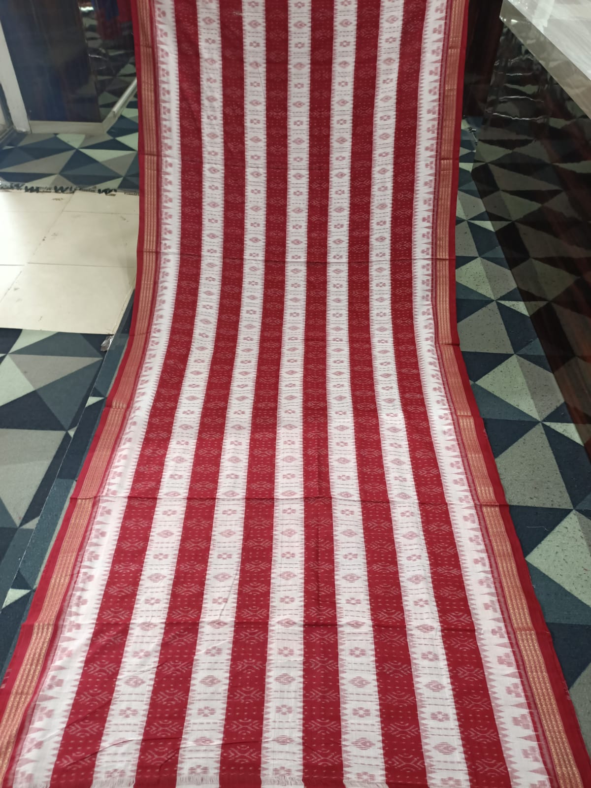 White Red Pasapali Design Khandua Cotton Saree