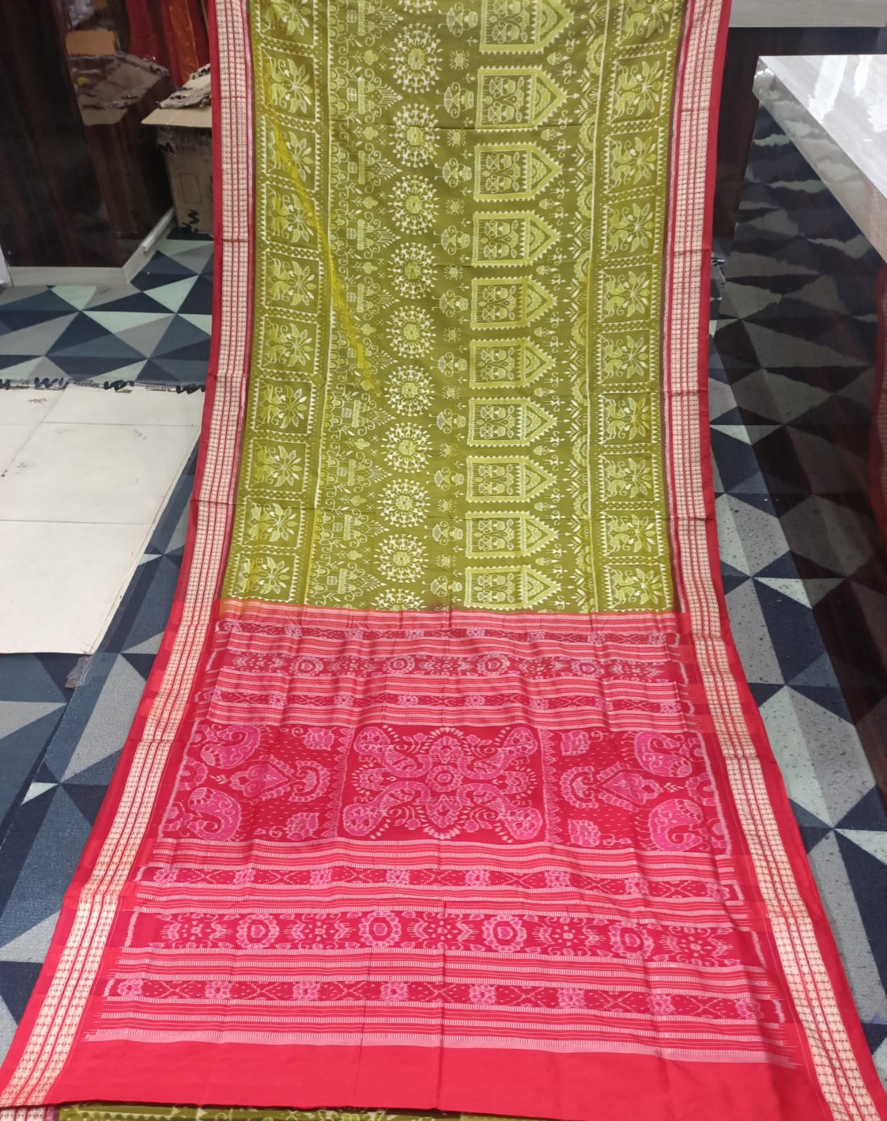Mehndi Maroon Round Tribal Design Sambalpuri Semi Silk Saree