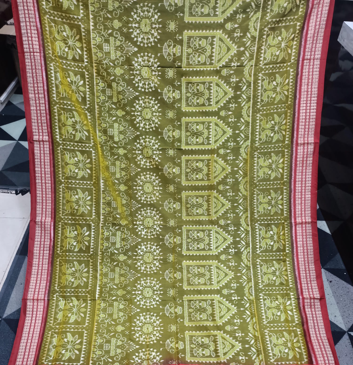 Mehndi Maroon Round Tribal Design Sambalpuri Semi Silk Saree