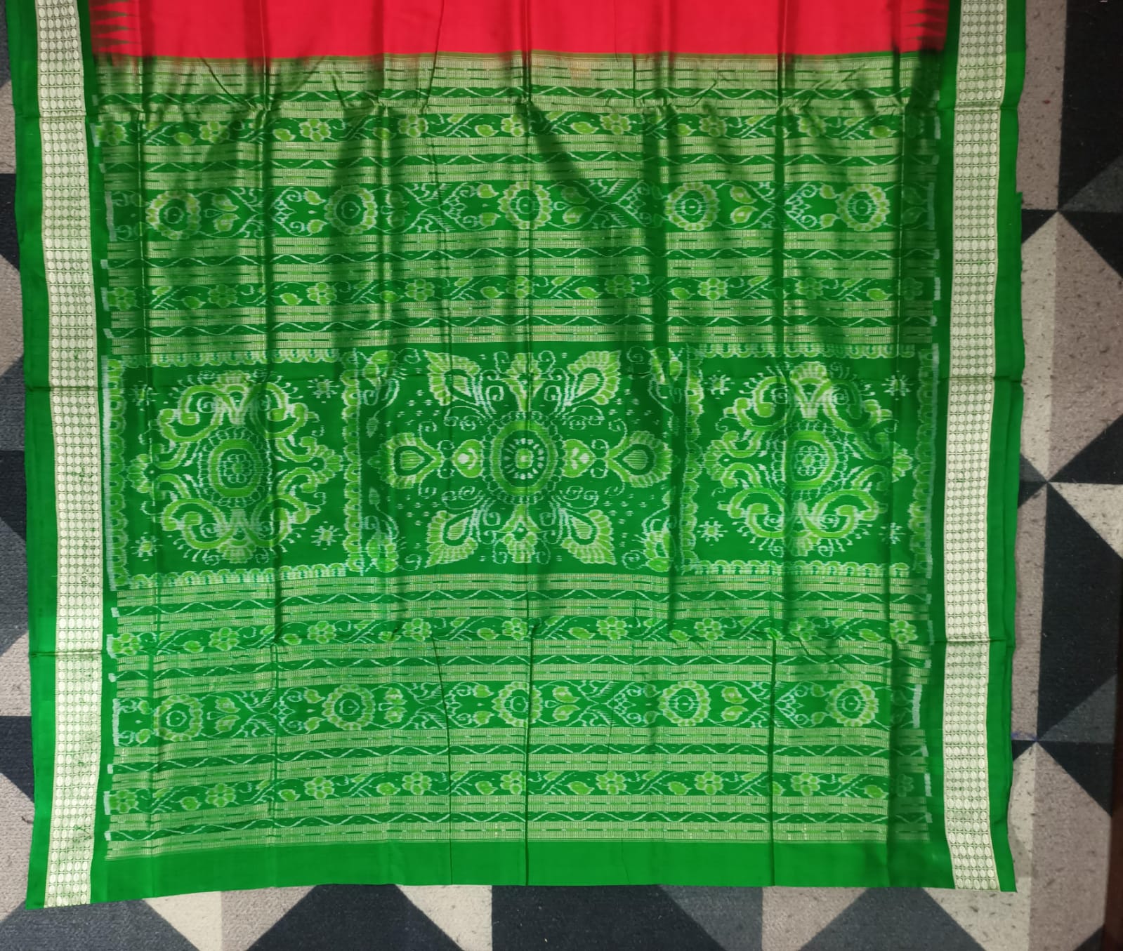 Red Green Flower Design Bomkai Silk Saree