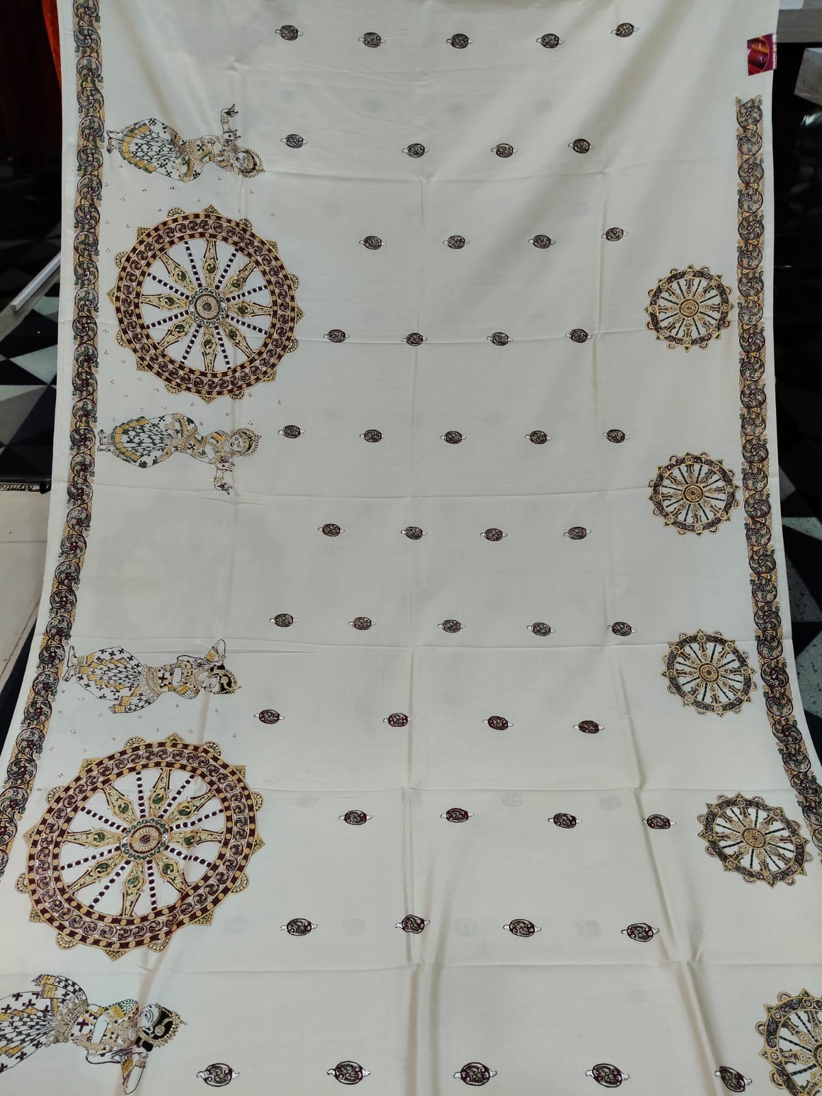 Off White Konark Wheel & Dancer Theme Pattachitra Khadi Silk Saree