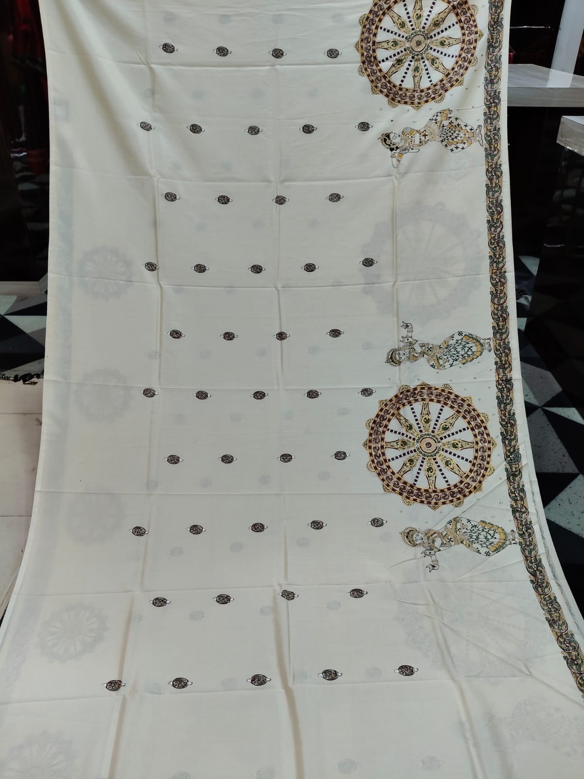 Off White Konark Wheel & Dancer Theme Pattachitra Khadi Silk Saree