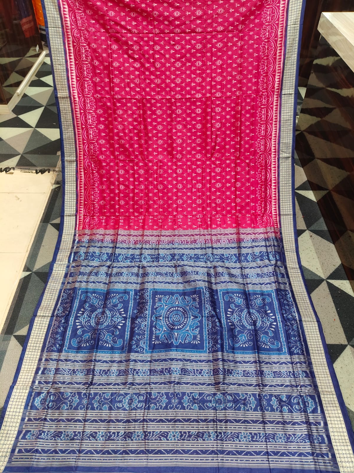 Magenta Navy Blue Mini Flower Design Sambalpuri Silk Saree