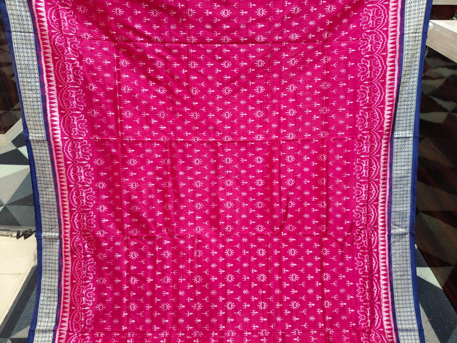 Magenta Navy Blue Mini Flower Design Sambalpuri Silk Saree