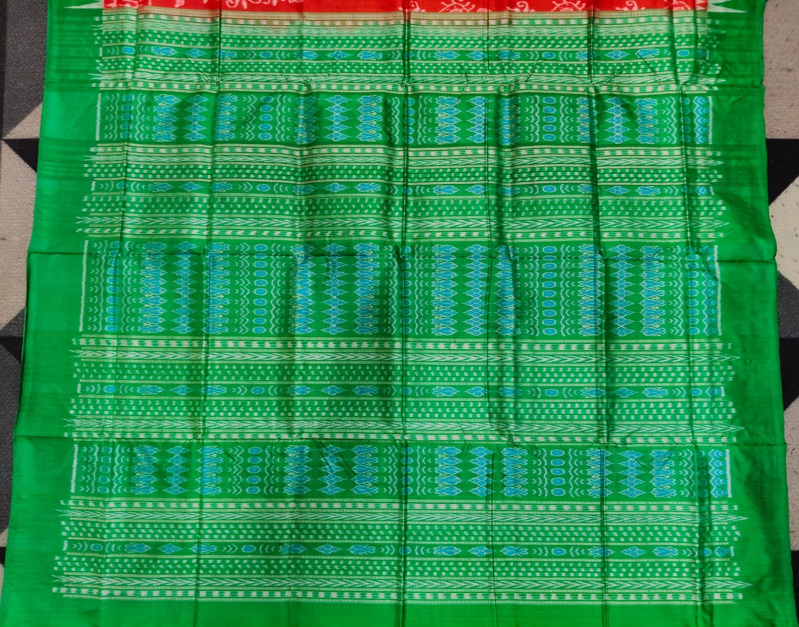 Red Green Tree & Tribal Design Sambalpuri Silk Saree