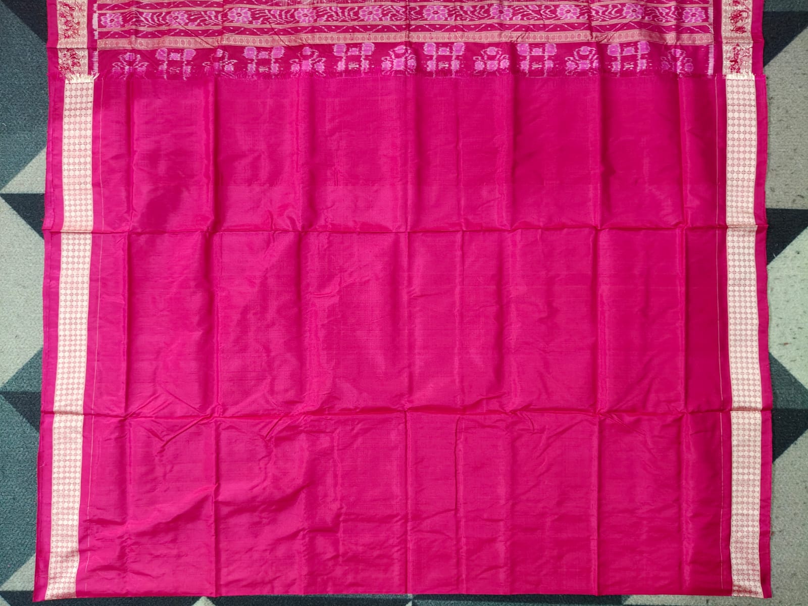 White Magenta Tribal & Flower Design Sambalpuri Silk Saree