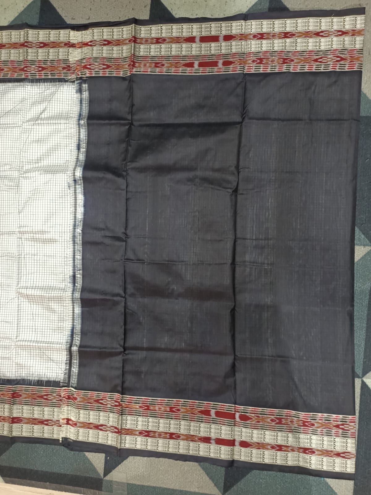 White Black Sachipar Odisha Handloom Sambalpuri Silk Saree