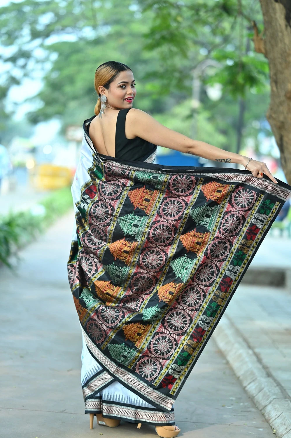White Black Konark Temple Chakra Sambalpuri Exclusive Silk Saree