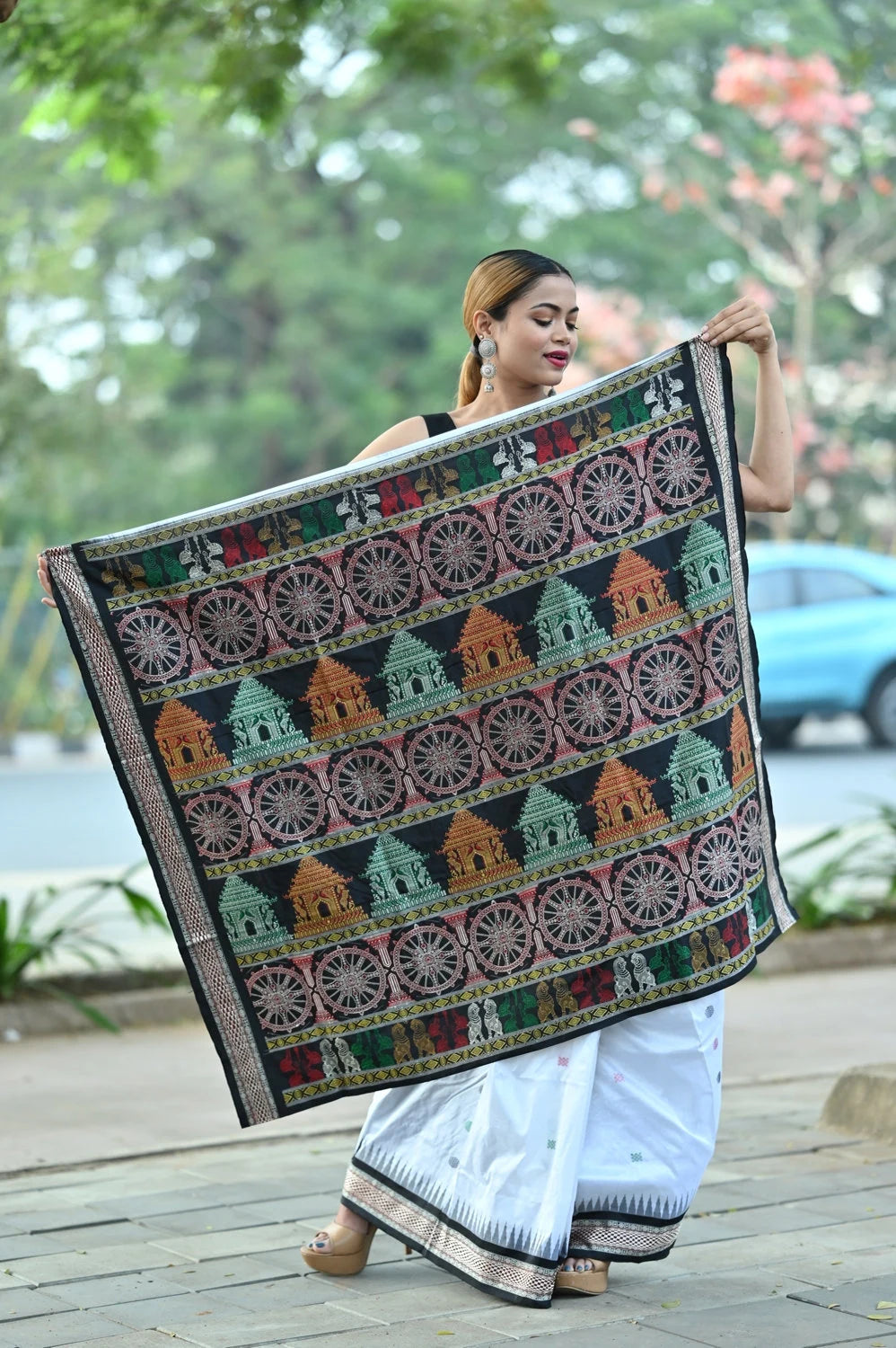 White Black Konark Temple Chakra Sambalpuri Exclusive Silk Saree