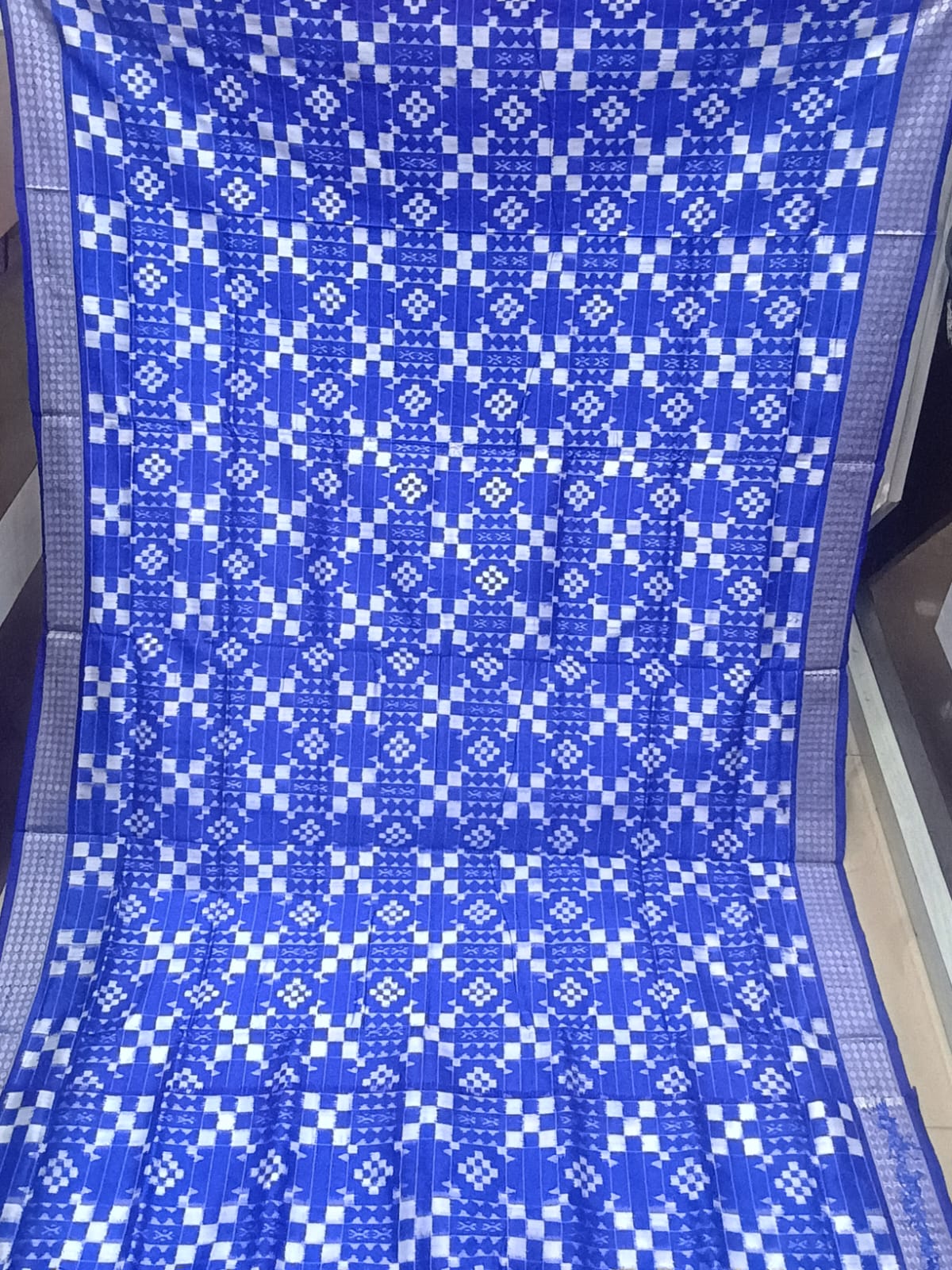 Royal Blue and White Handwoven Sambalpuri Vichitrapuri Bomkai Silk Saree