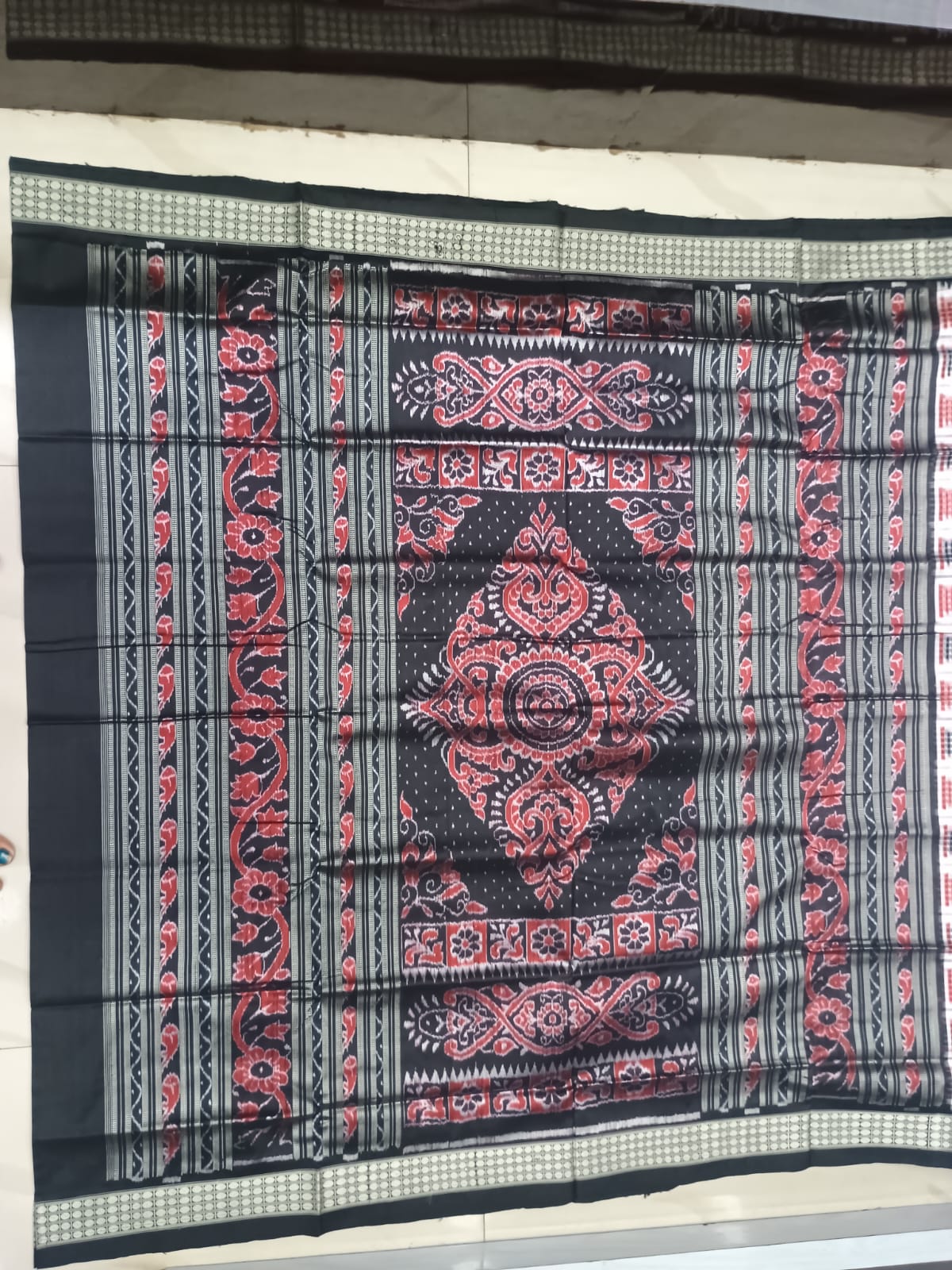 Cream and Jet Black Handwoven Sambalpuri Vichitrapuri Bomkai Silk Saree
