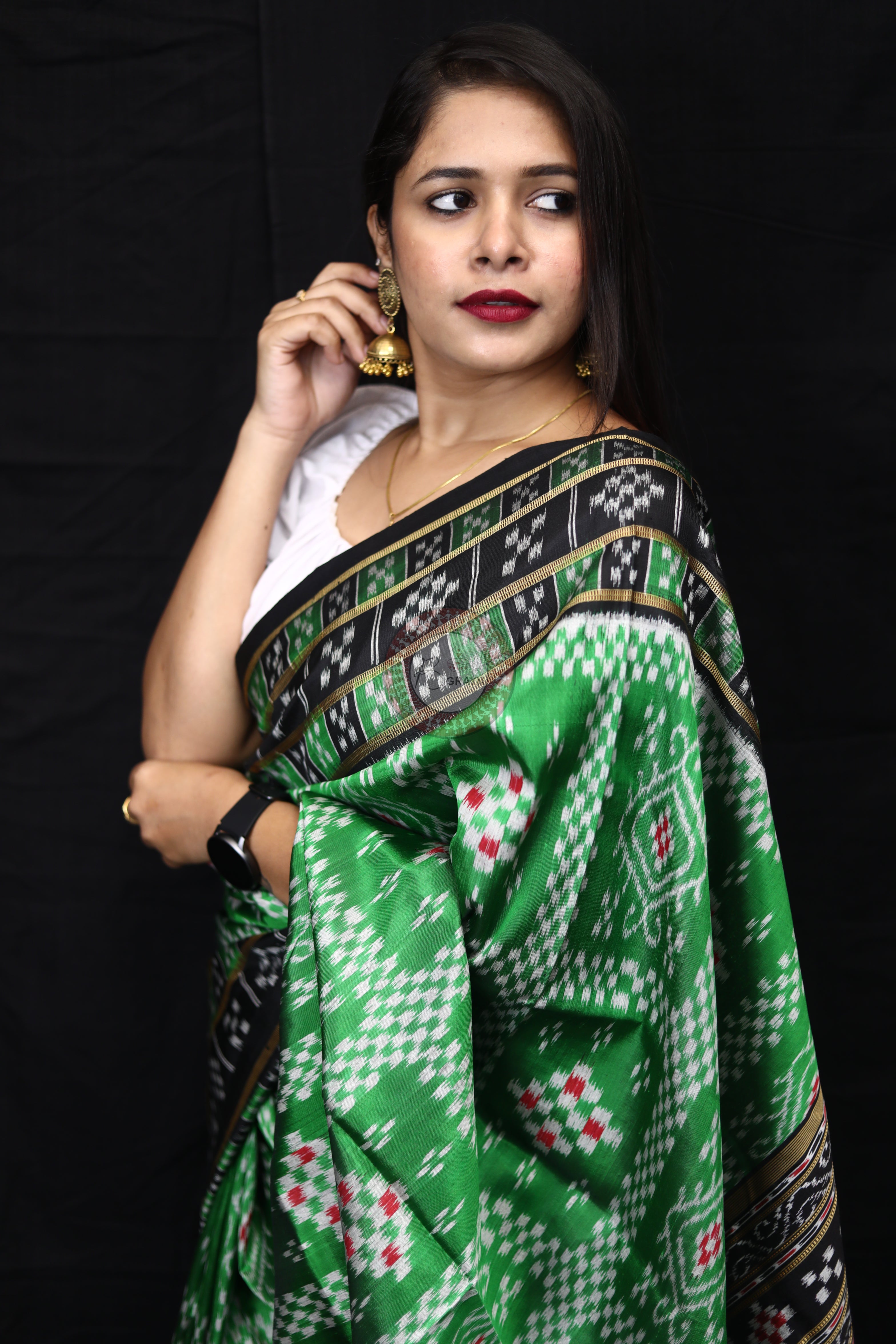 Green Black 3D Pasapali Mulberry Silk Saree