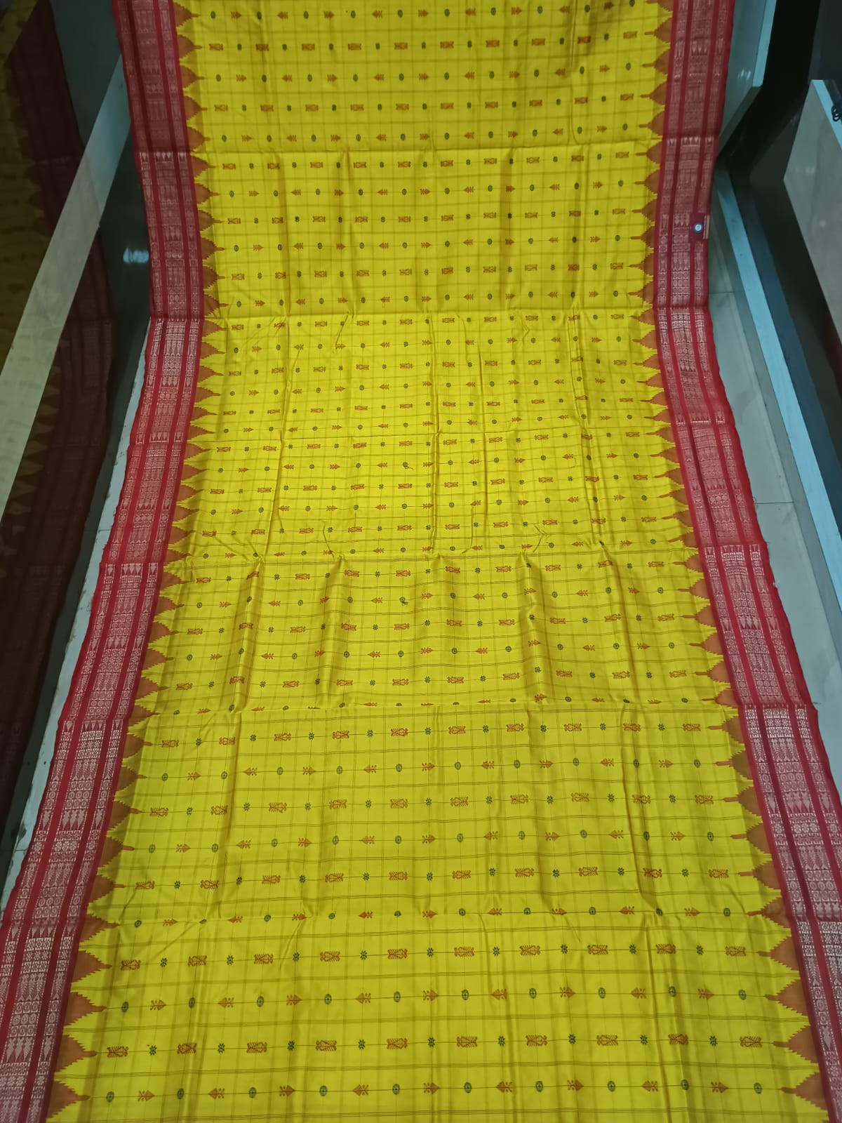Yellow Red Hazarbuti Tussar Silk Saree