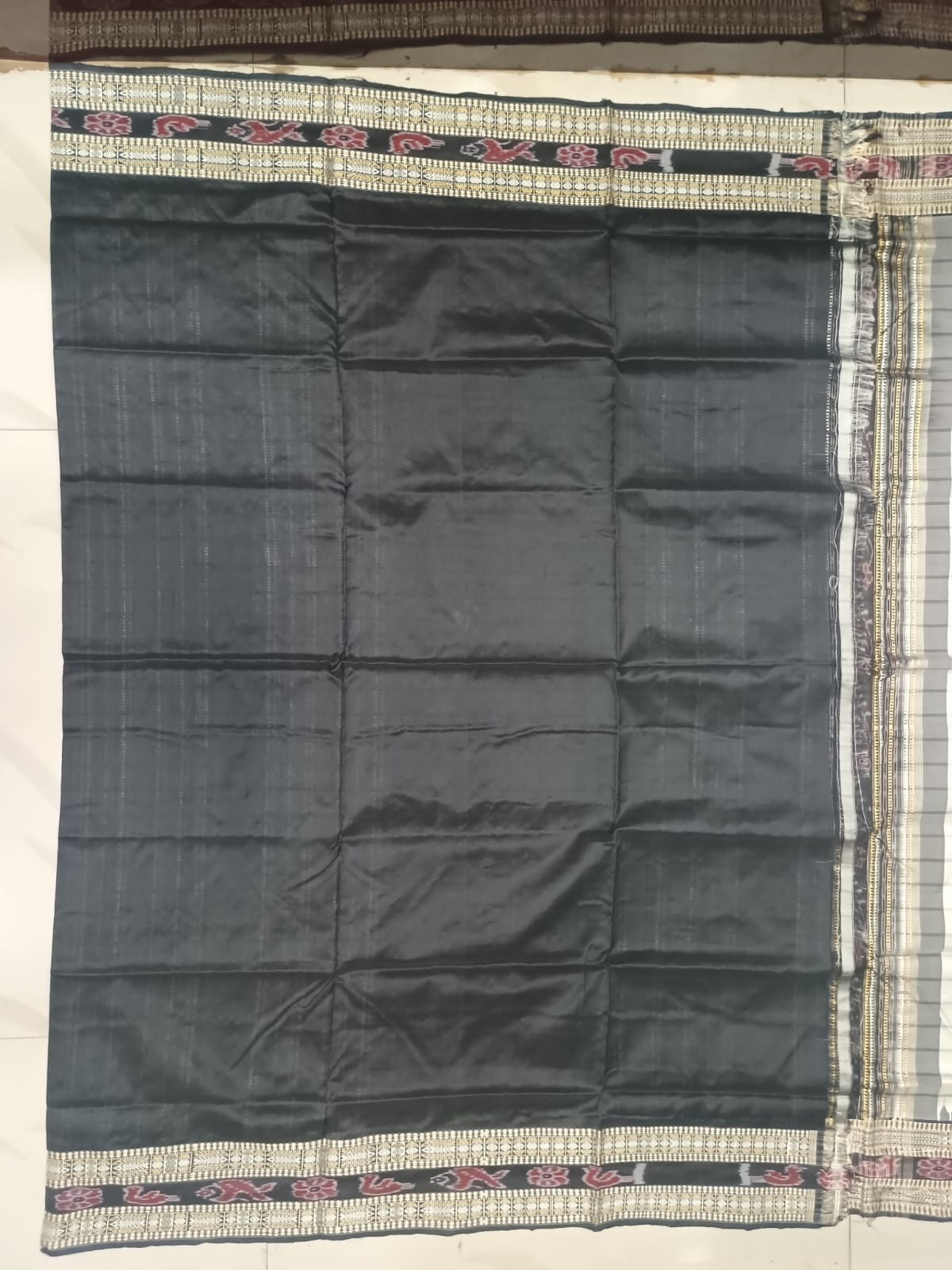 White Black Hazarbuti Tussar Silk Saree