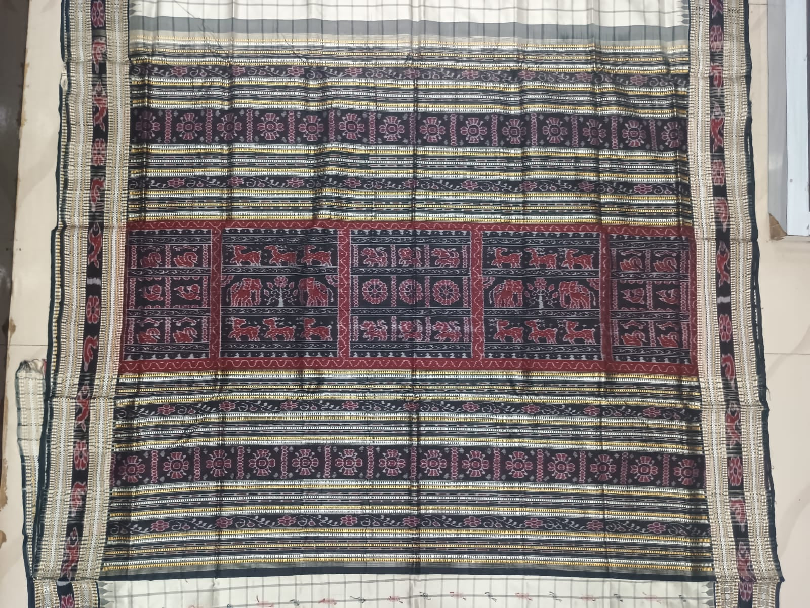 White Black Hazarbuti Tussar Silk Saree