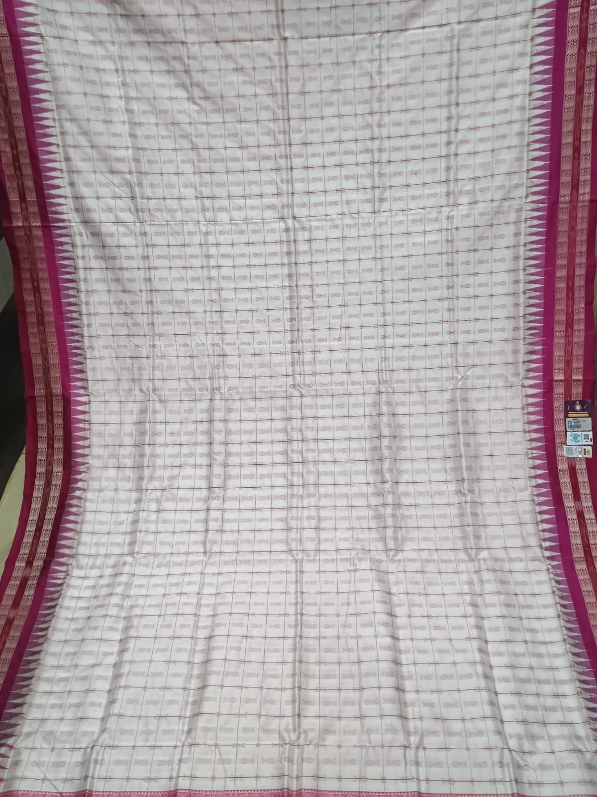 White Magenta Hazarbuti Tussar Silk Saree