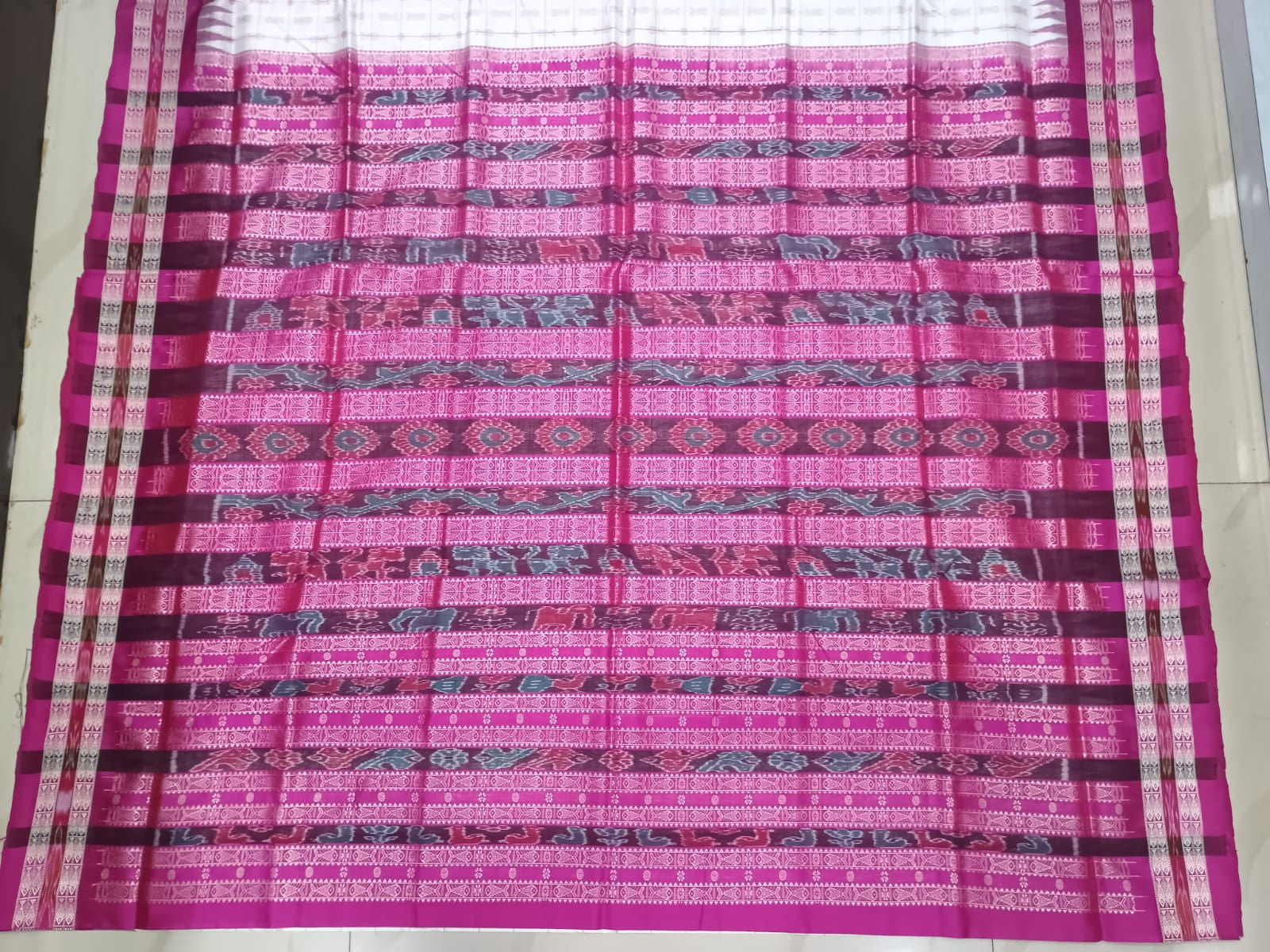 White Magenta Hazarbuti Tussar Silk Saree