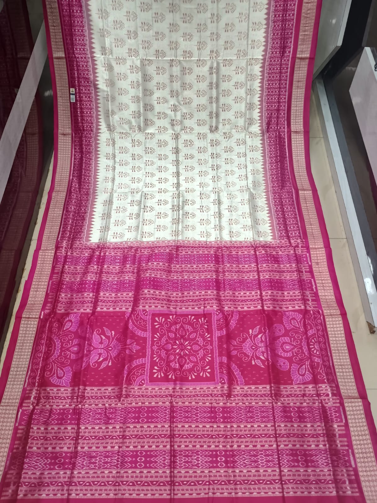 White Magenta Flower Ek Chandia Design Sambalpuri Silk Saree
