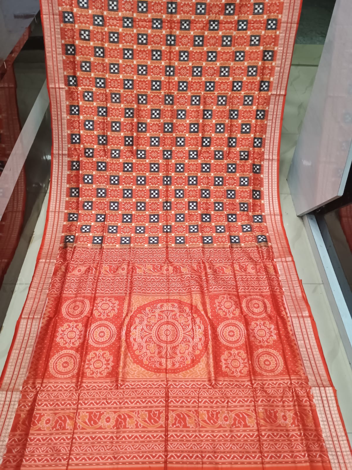 Red Black Pasapali And Flower Design Sambalpuri Silk Saree