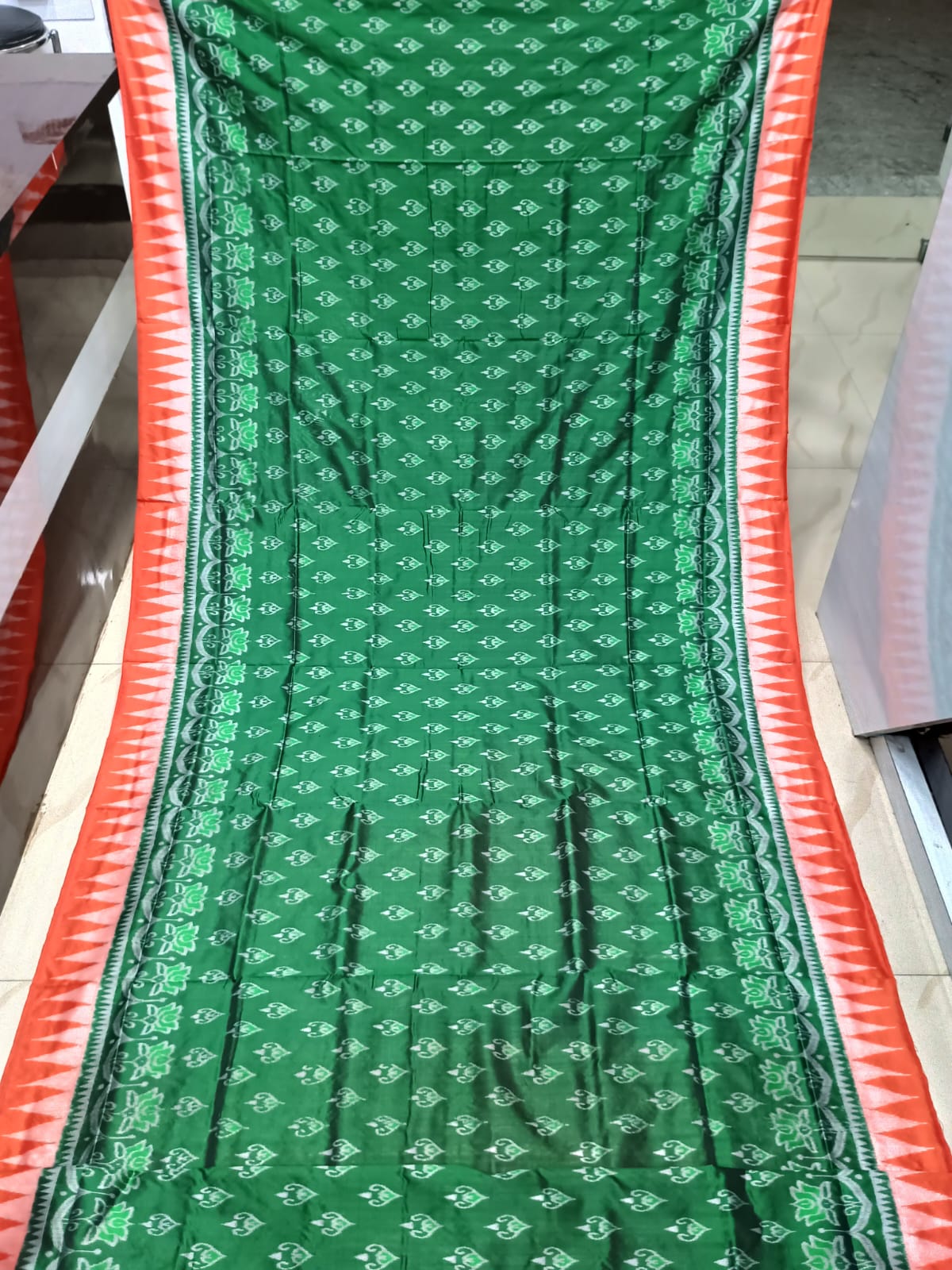 Green Red Flower Ek Chandia Sambalpuri Silk Saree