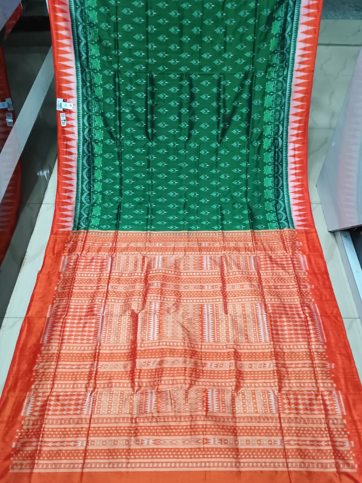 Green Red Flower Ek Chandia Sambalpuri Silk Saree