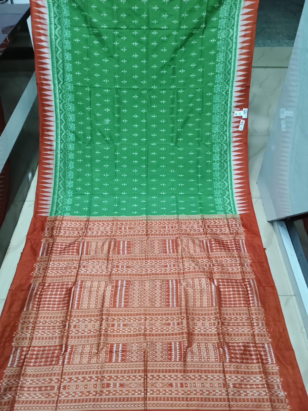 Light Green Red Flower Ek Chandia Sambalpuri Silk Saree