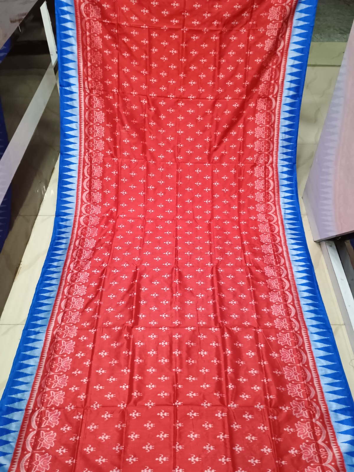 Red Blue Flower Ek Chandia Sambalpuri Silk Saree