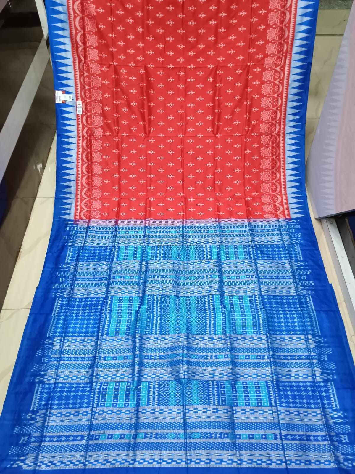 Red Blue Flower Ek Chandia Sambalpuri Silk Saree