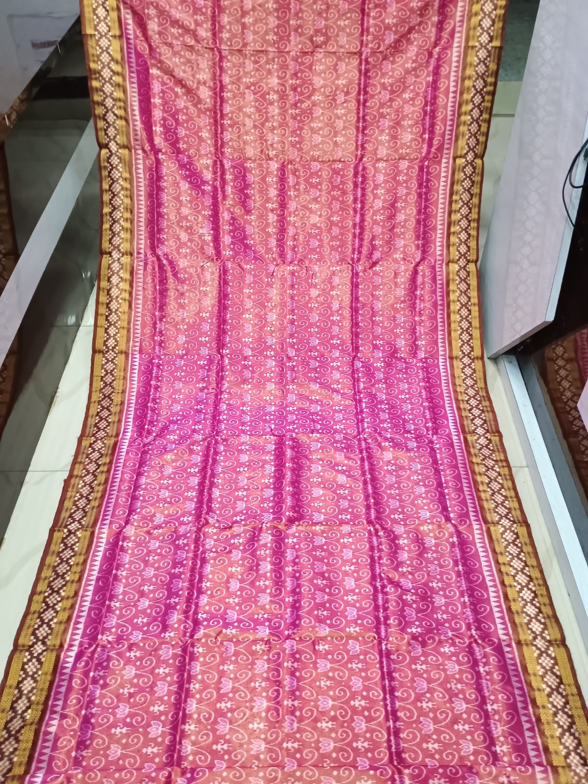 Pink Maroon Tribal & Lotus Bandha border Pasapali Tissue Silk Saree