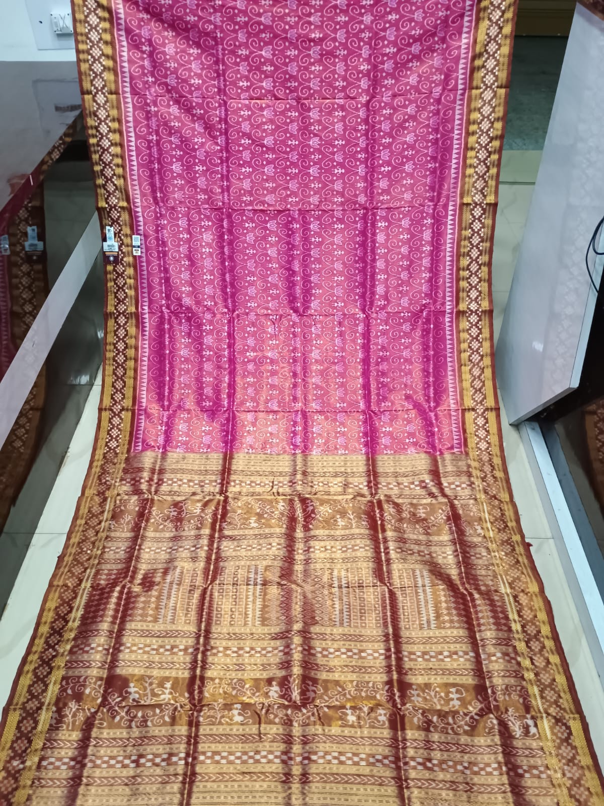 Pink Maroon Tribal & Lotus Bandha border Pasapali Tissue Silk Saree