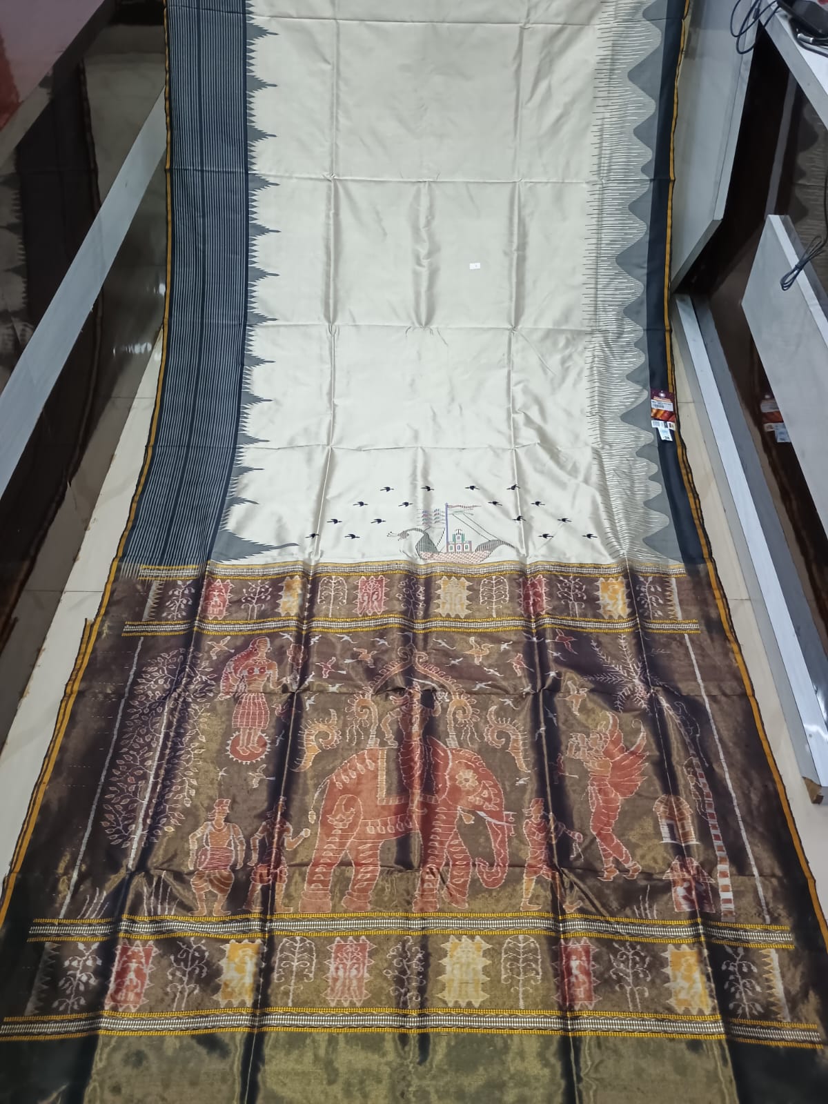 Off White Black Waves Phoda Kumbha Sambalpuri Silk Saree