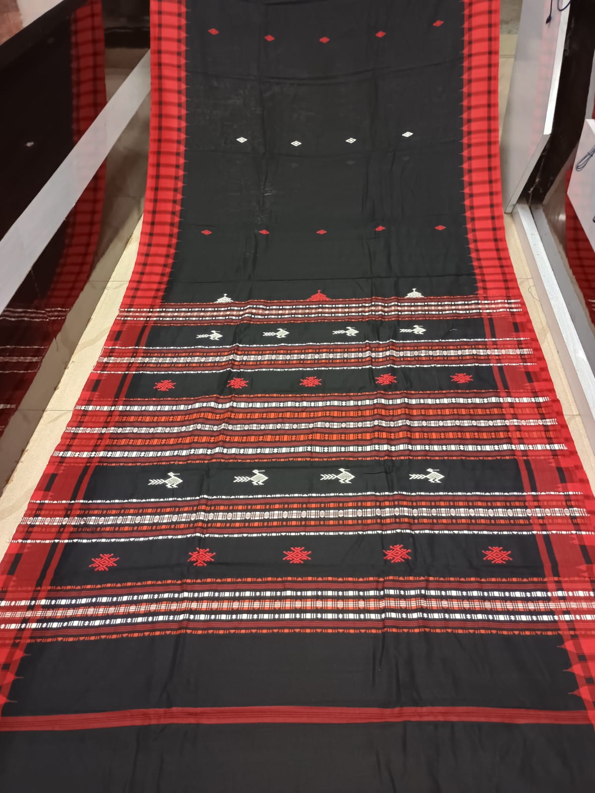 Black Red Plain Kumbha Border Odisha Handloom Kotpad Cotton Saree