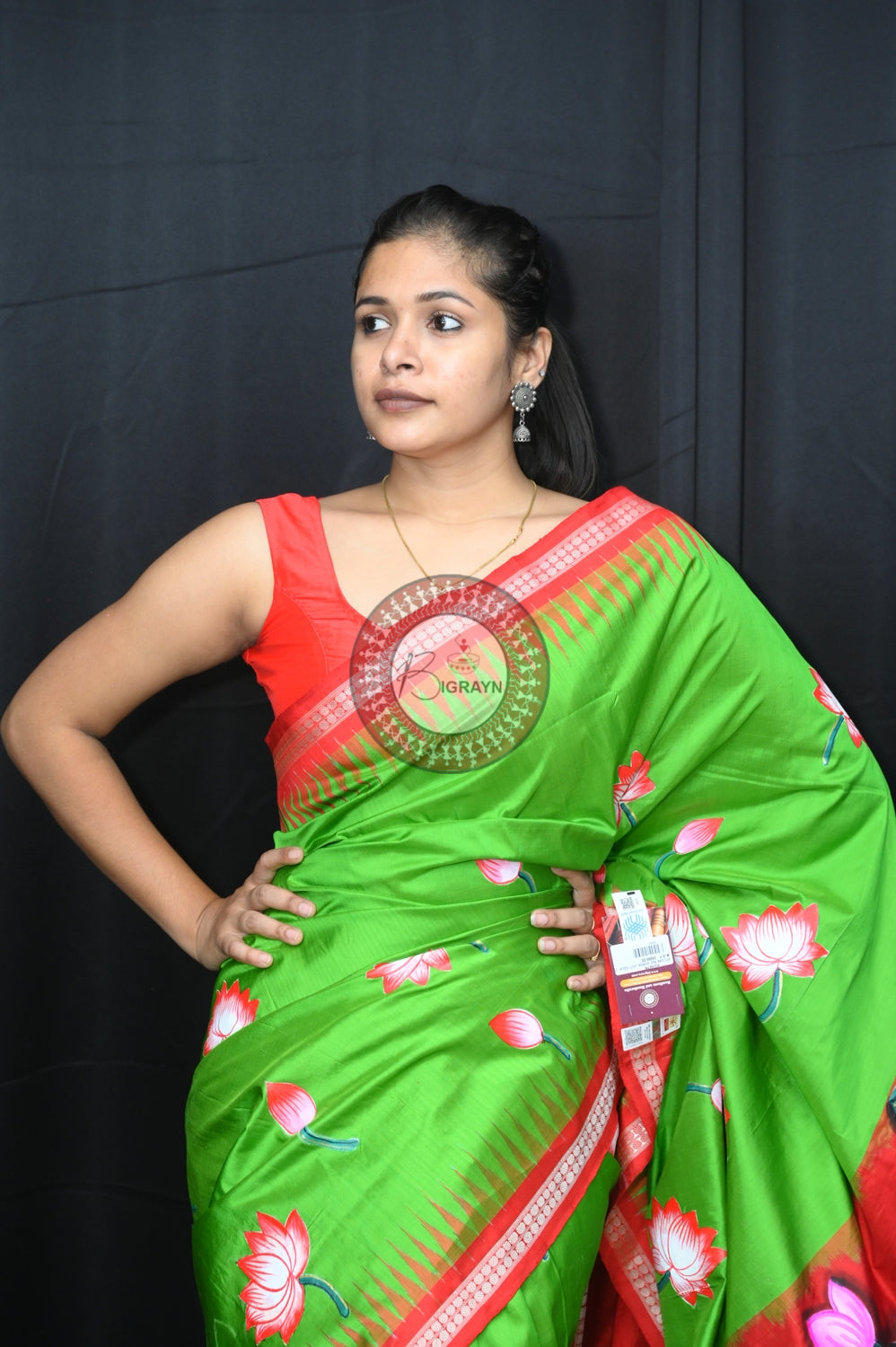 Green Red Manabasa Jhoti Modern Art Silk Saree (Pattachitra)