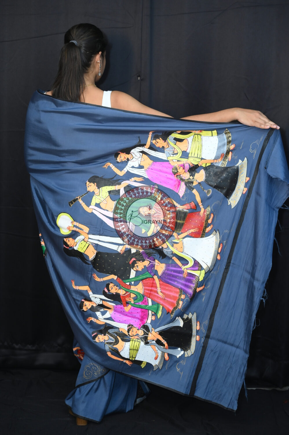Grey Women Dancers Pattachitra Silk Saree