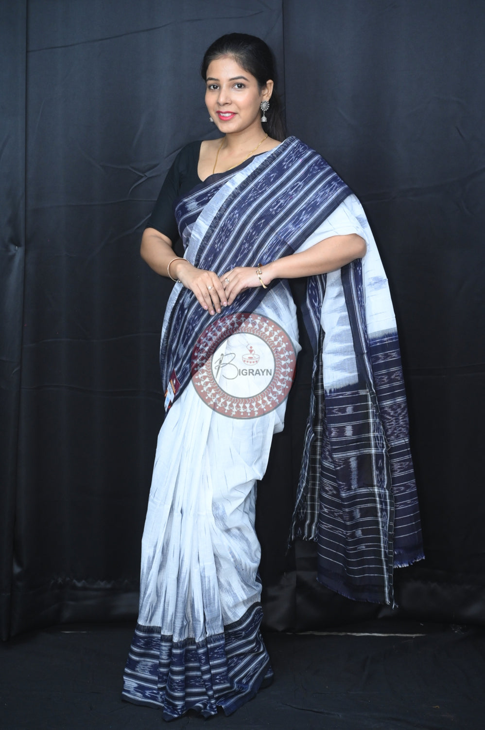 White Black Daali Scott Khandua Cotton Saree