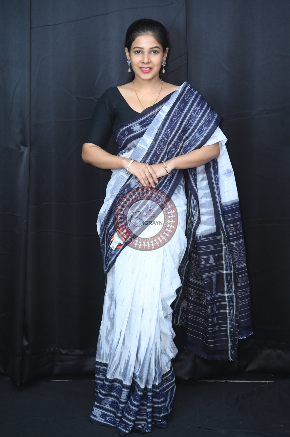 White Black Daali Scott Khandua Cotton Saree
