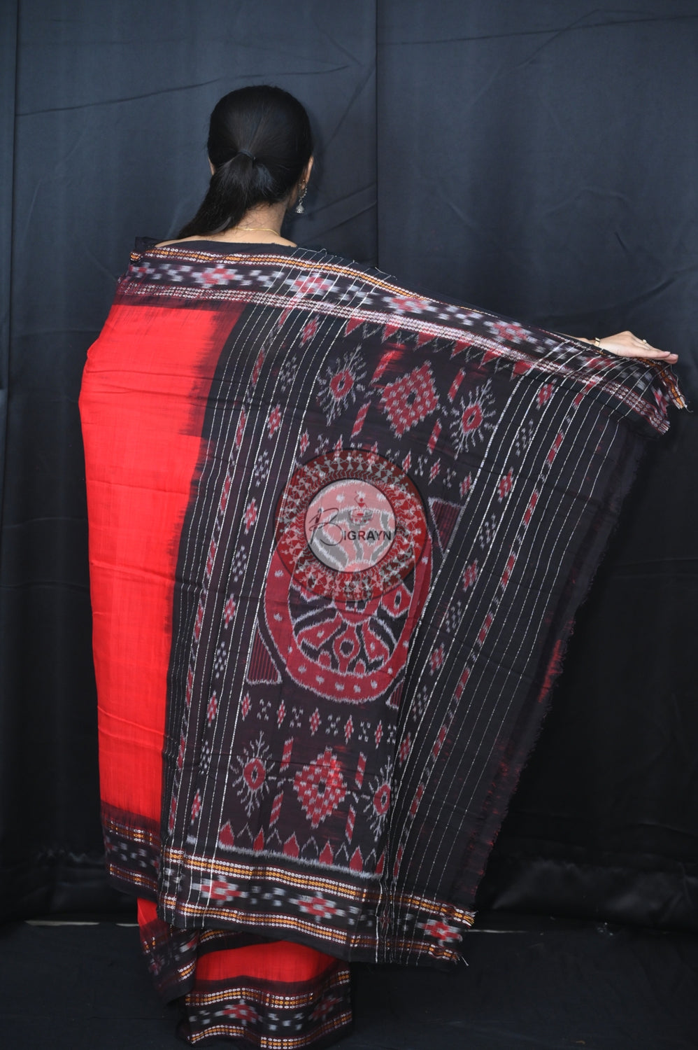 Red Black Rekha Buti Khandua Cotton Saree