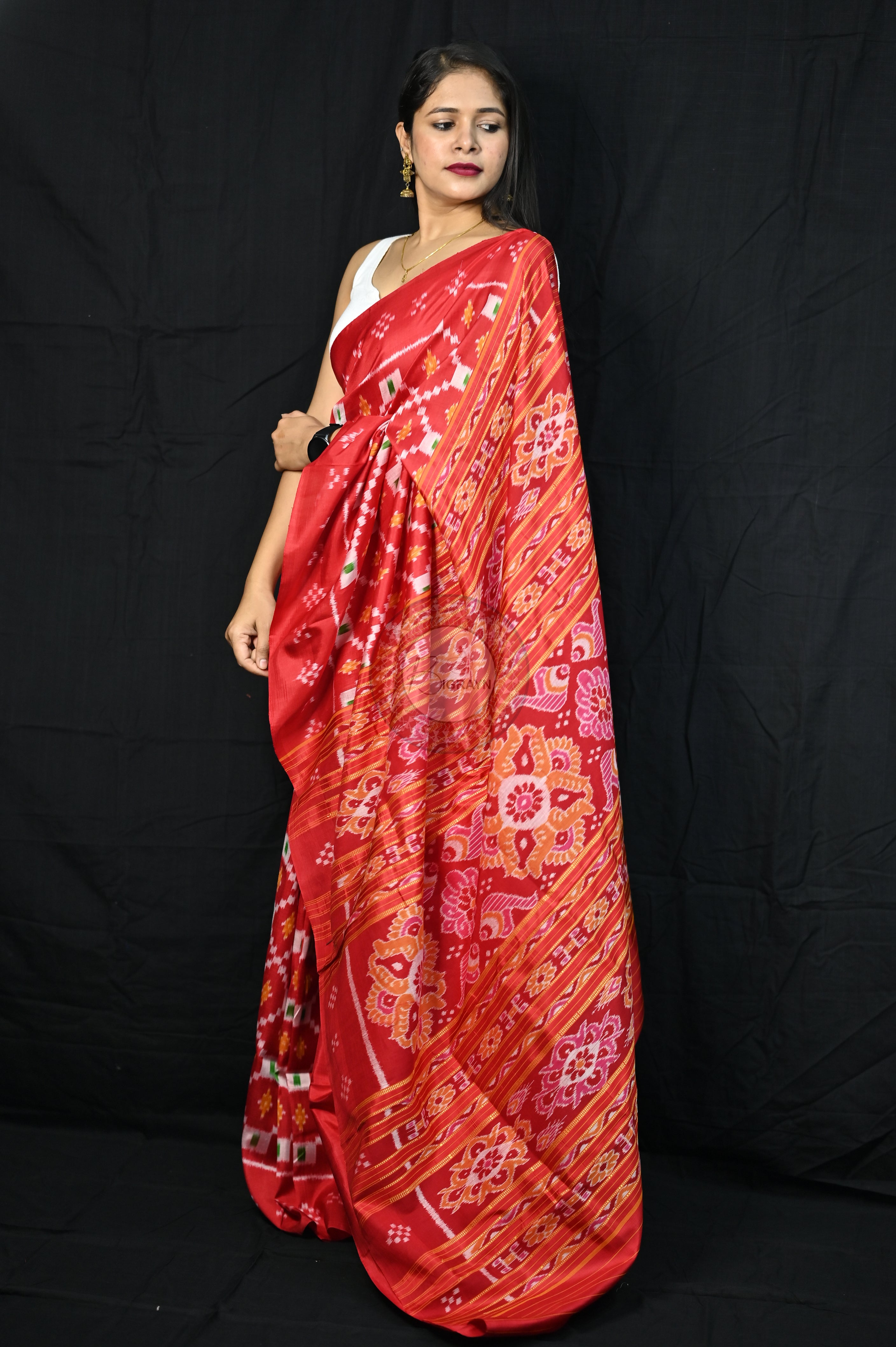 Red Diagonal Pasapali Mulberry Silk Saree