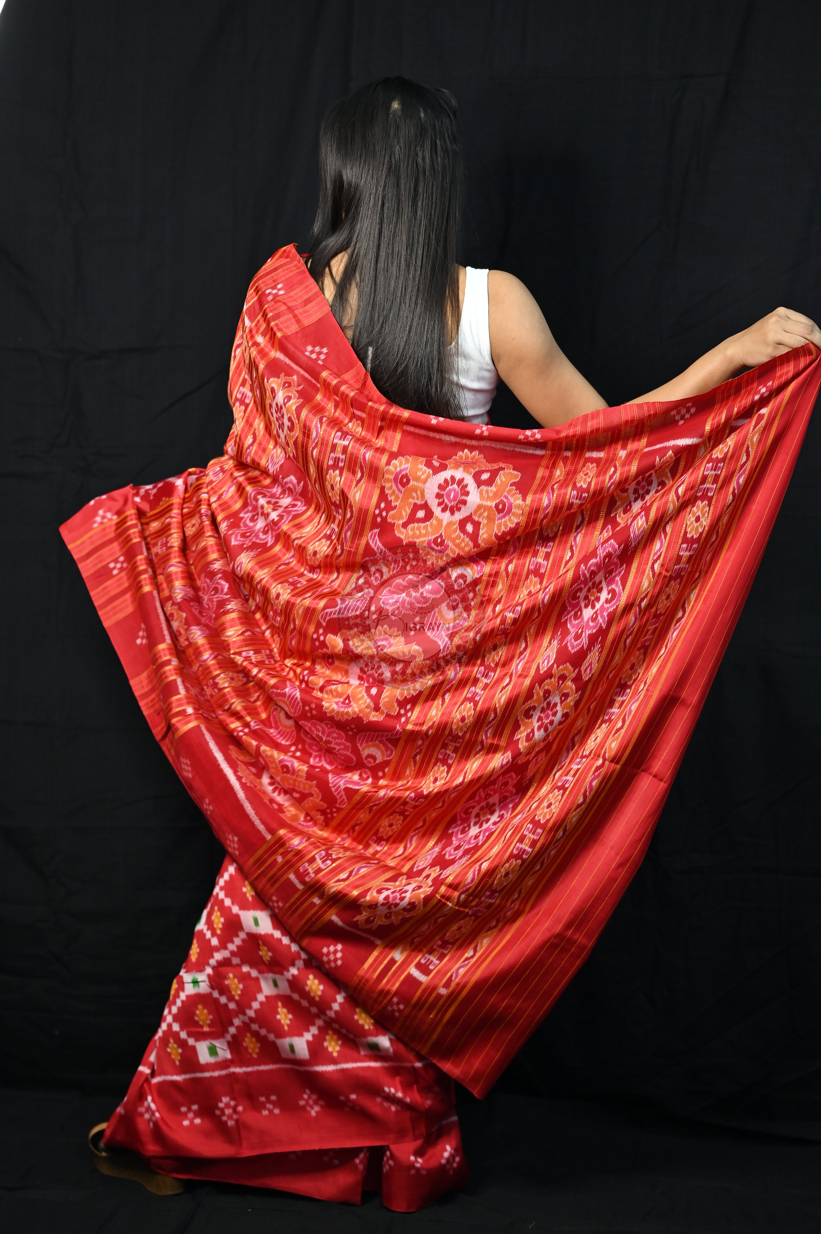 Red Diagonal Pasapali Mulberry Silk Saree