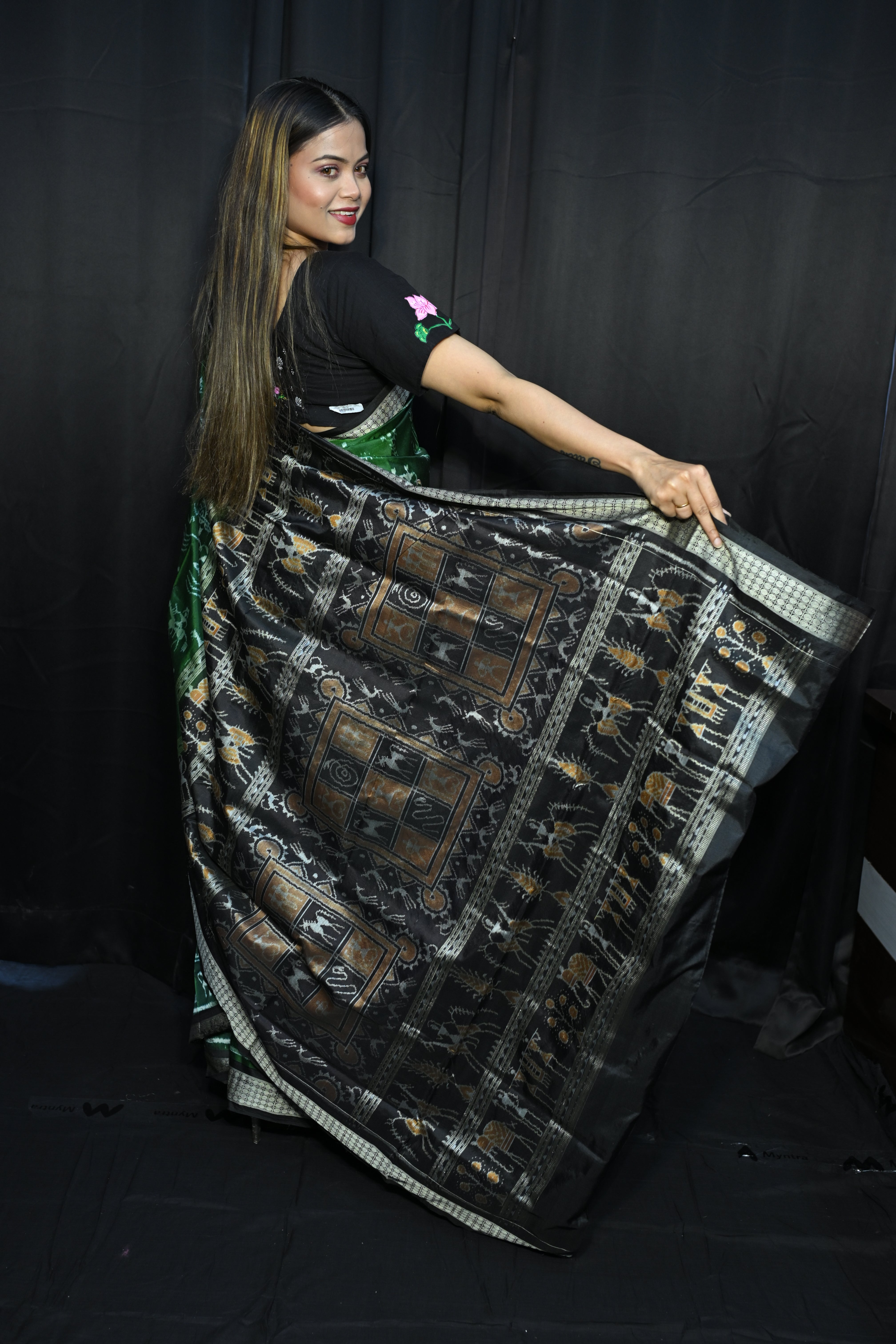 Green Black Round Tribal Design Sambalpuri Silk Saree