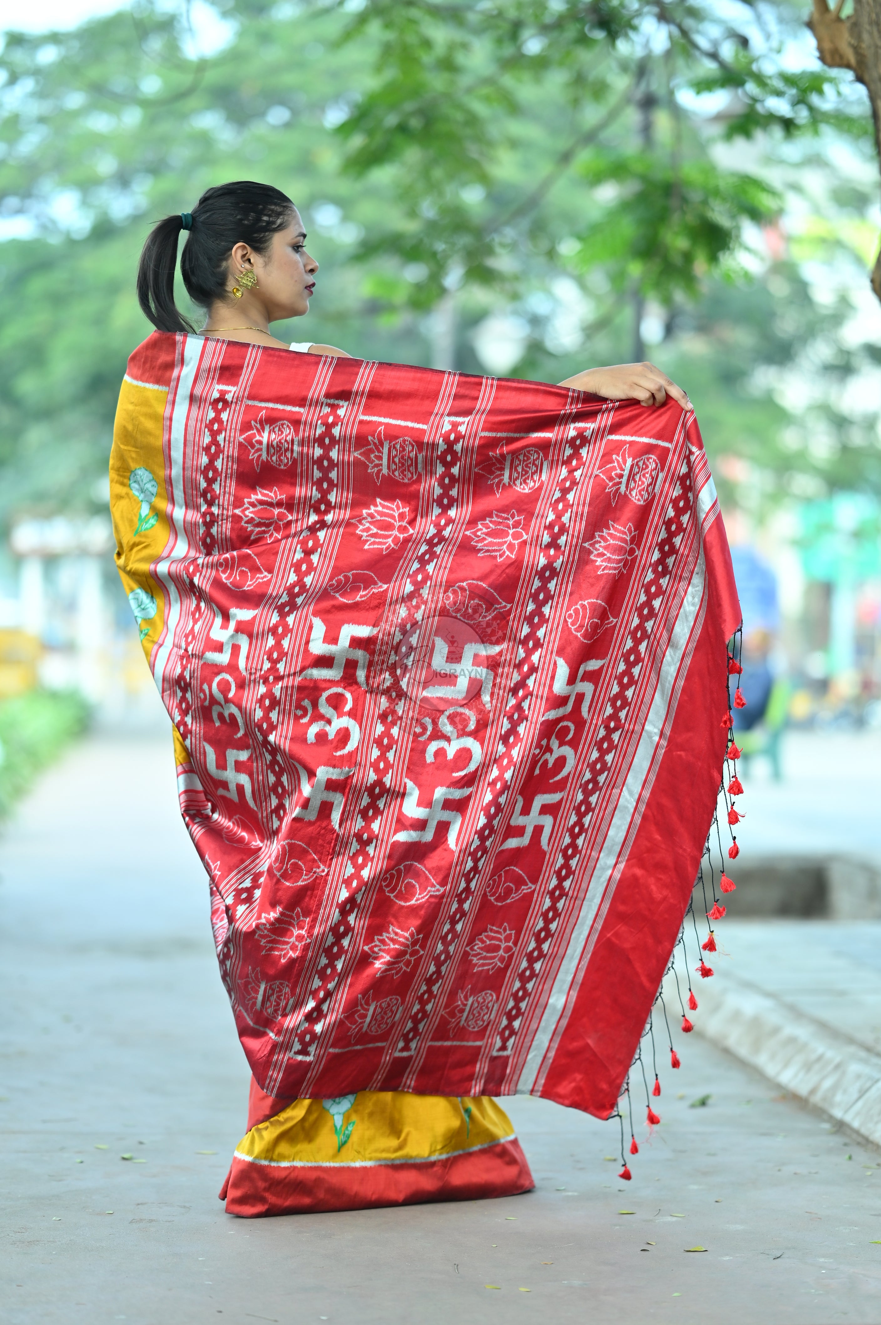 Golden Red Dudura Flower Mulberry Silk Saree