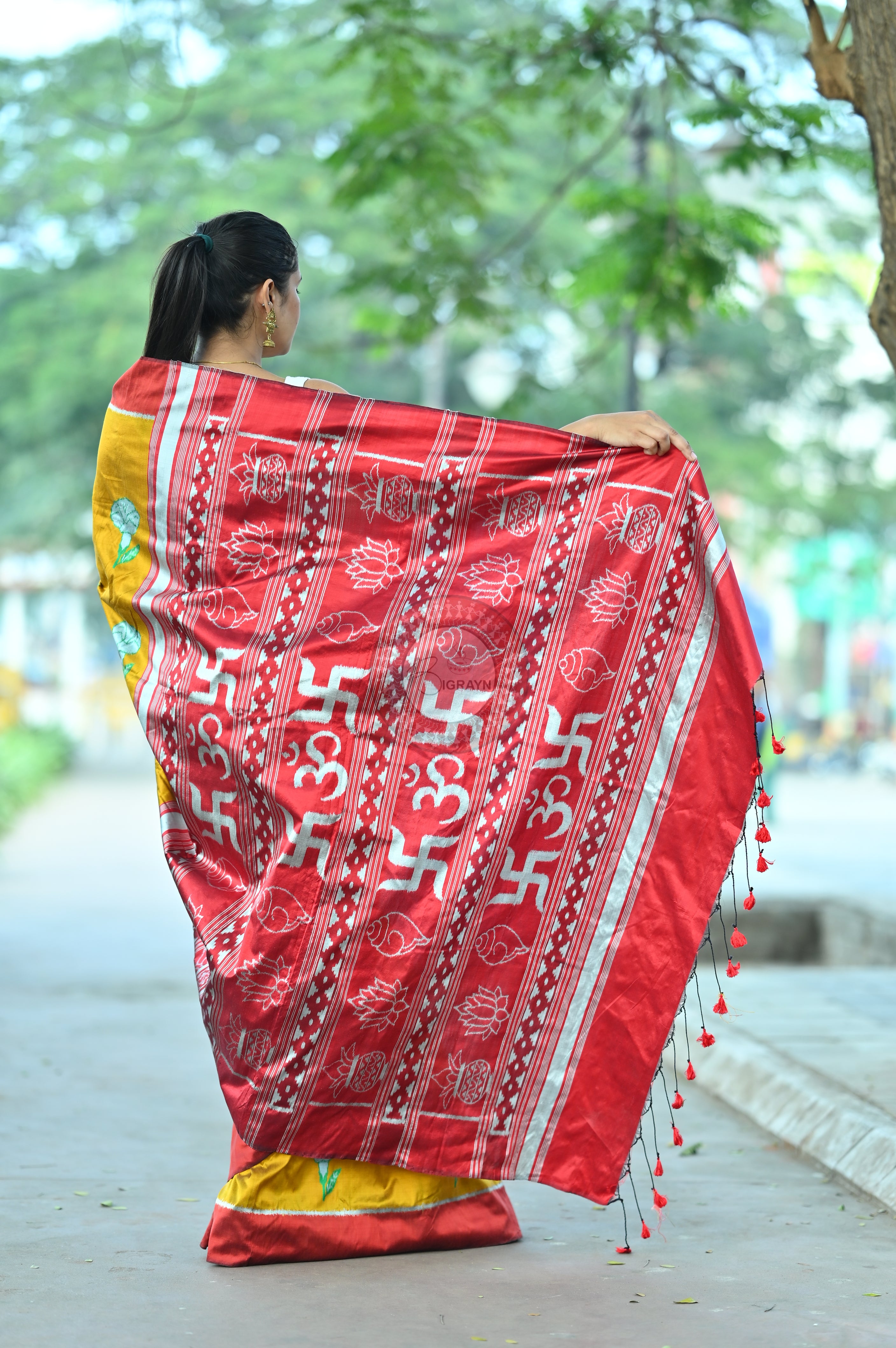 Golden Red Dudura Flower Mulberry Silk Saree