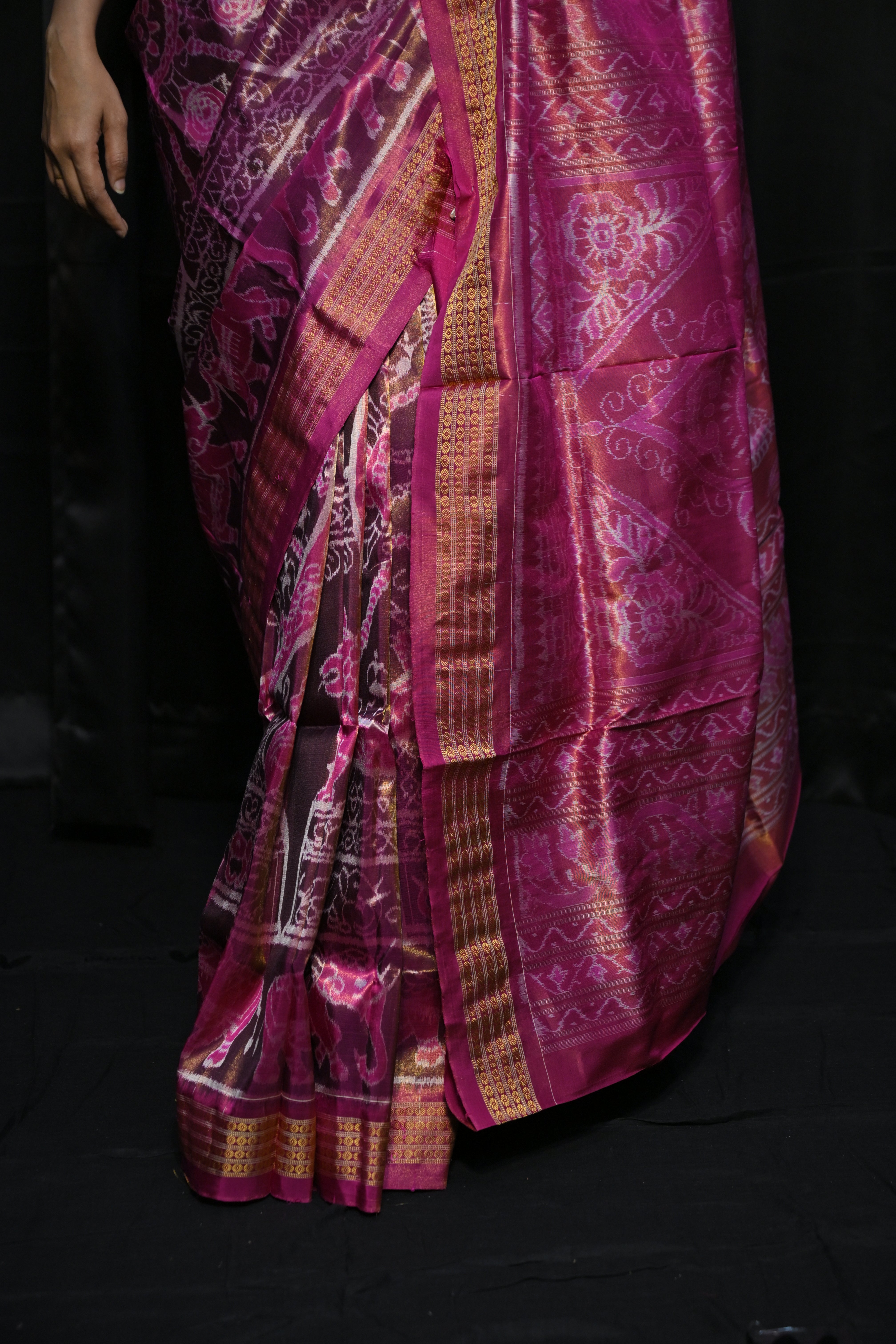 Bronze Magenta Konark wheel & Elephant Scot Bandha Tissue Silk Saree