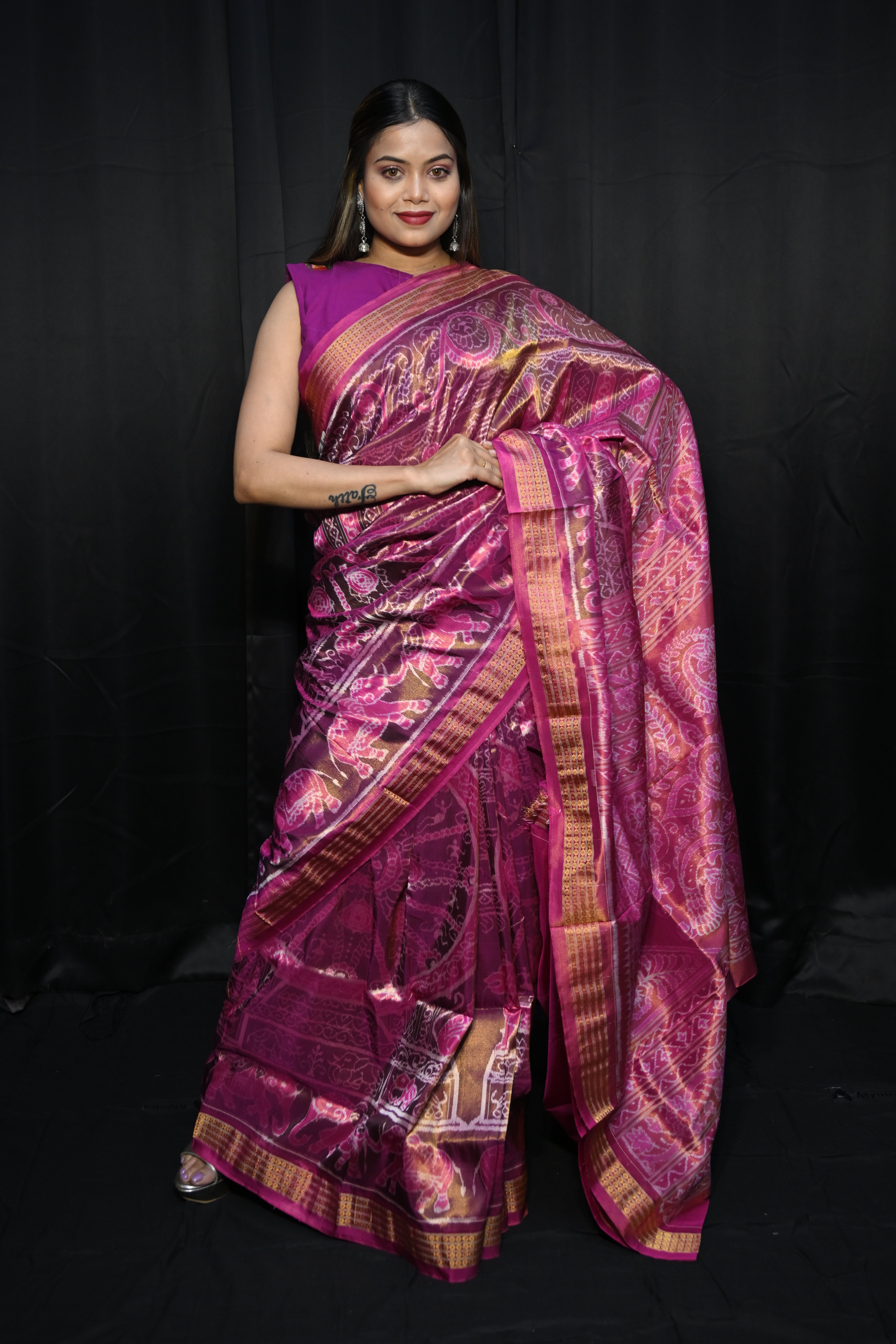 Bronze Magenta Konark wheel & Elephant Scot Bandha Tissue Silk Saree